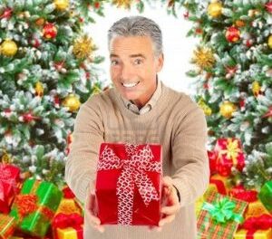 ANCIANO CON REGALOS DE NAVIDAD-CUENTOS DE NAVIDAD CORTOS PARA NIÑOS