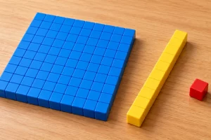 Material de base diez muestra cubos pequeños, barras y una placa cuadrada.